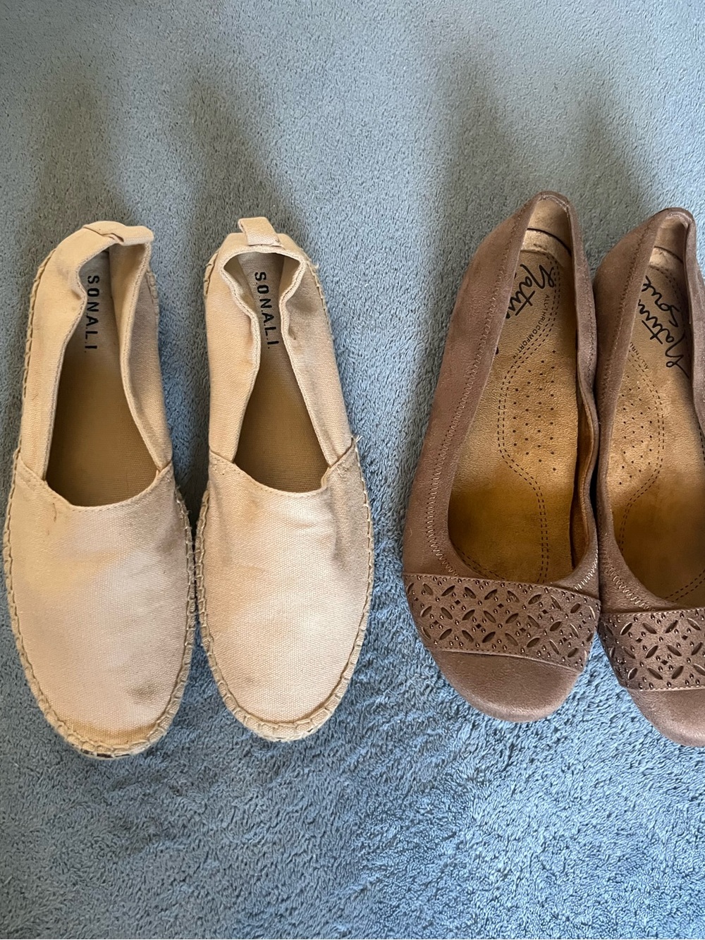 2 Pairs of Flat shoes